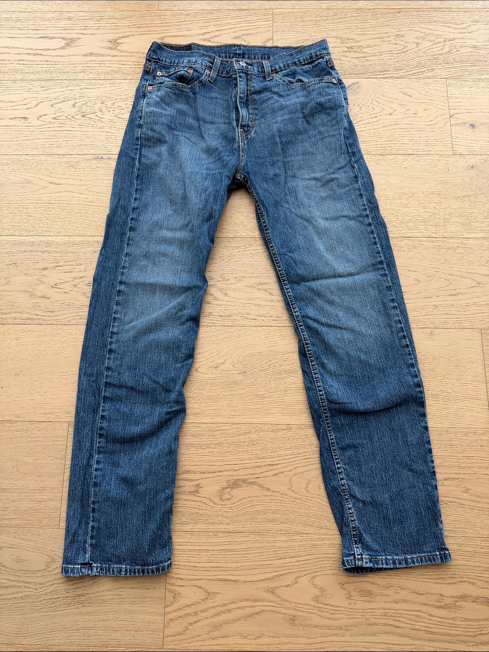 Levi's Men's Straight Jeans in Medium Blue Wash